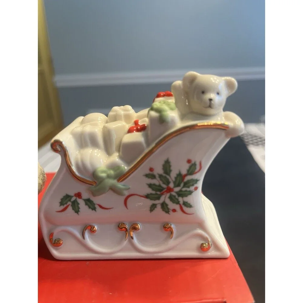 Lenox Santa & Sleigh Filled With Toys Salt & Pepper Shaker Set NIB